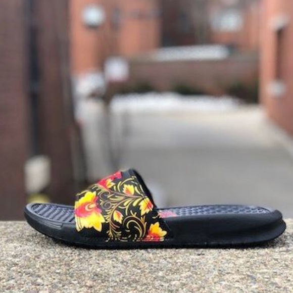 NWT Nike Benassi F University Red Black WMNS - Picture 7 of 8